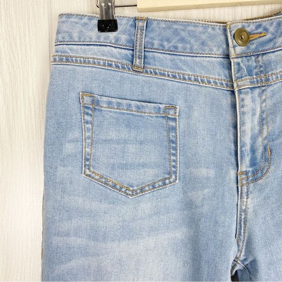 Cabi | Light Wash Malibu Flare Jeans Size 12 Style #223R - Picture 3 of 8
